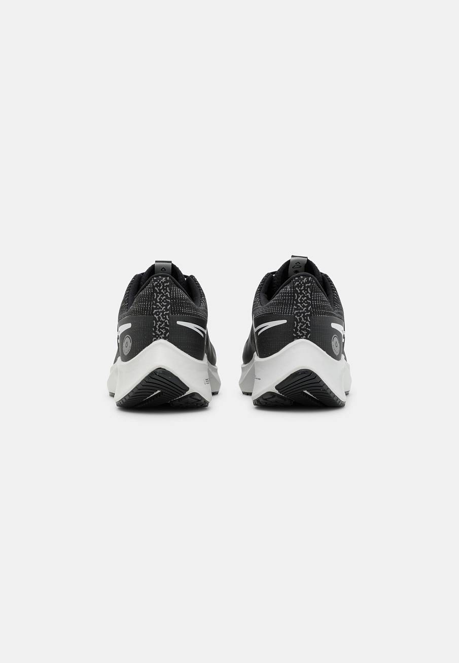 Фото № 3 с приближением к товару «‎Nike Shield»