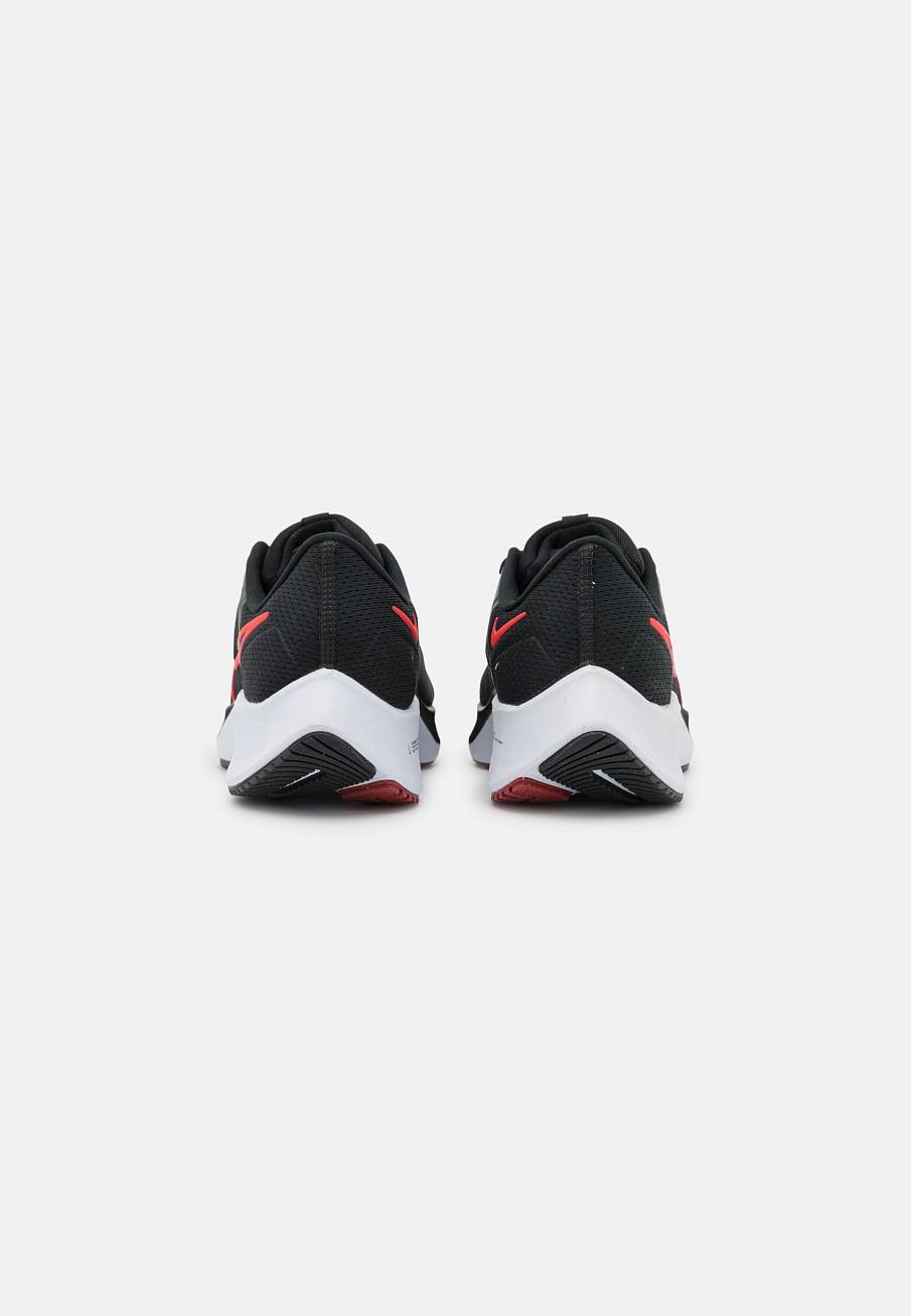 Фото № 3 с приближением к товару «‎Nike Air Zoom Pegasus 38»