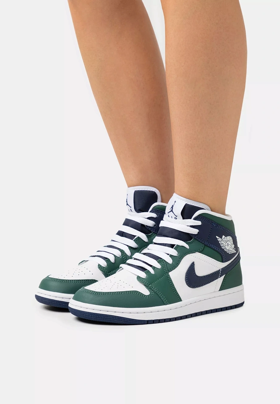 Фото № 1 с приближением к товару «‎WMNS AIR JORDAN 1 MID SE TT»