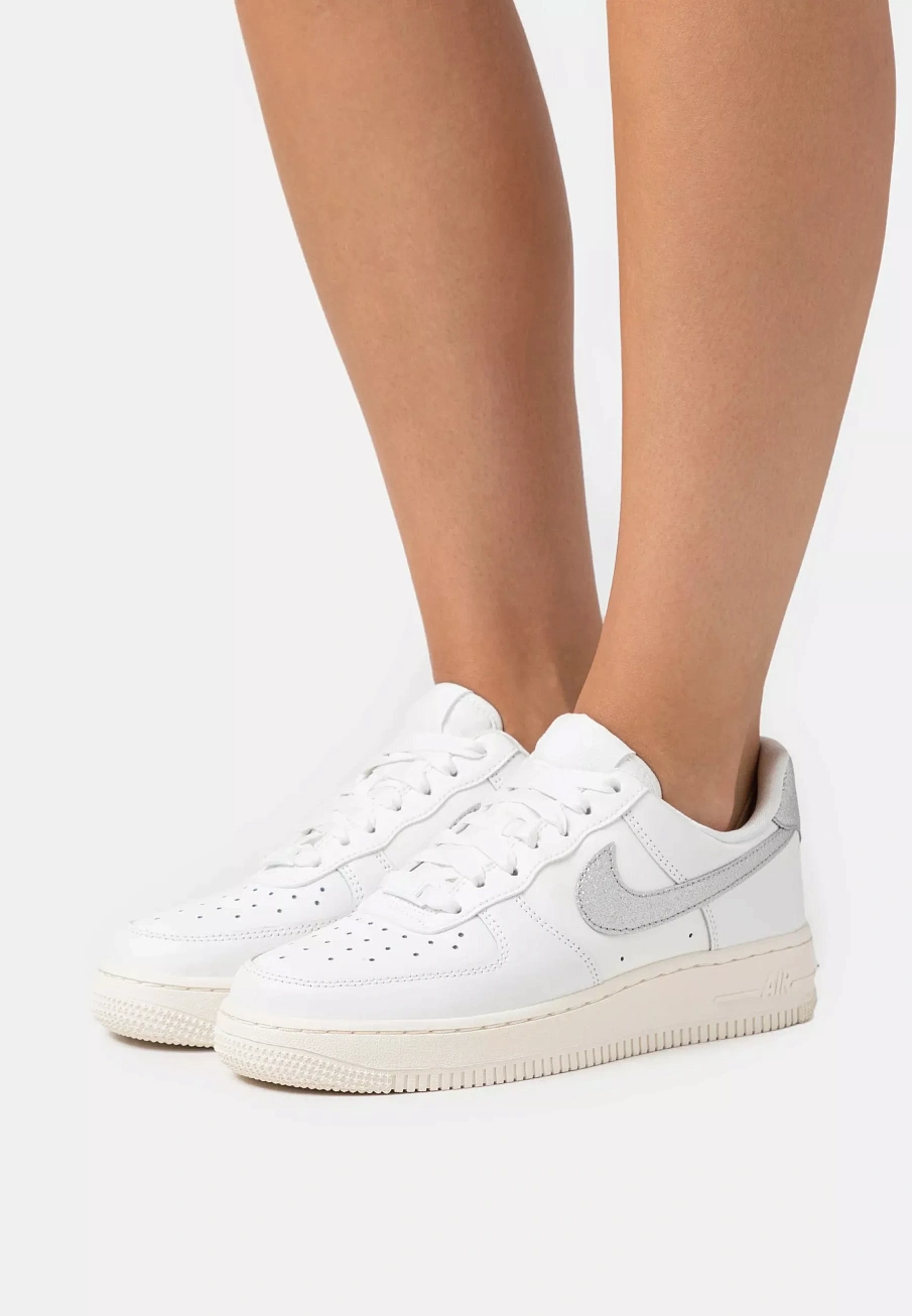 Фото № 1 с приближением к товару «‎W AIR FORCE 1 07 ESS TRND»