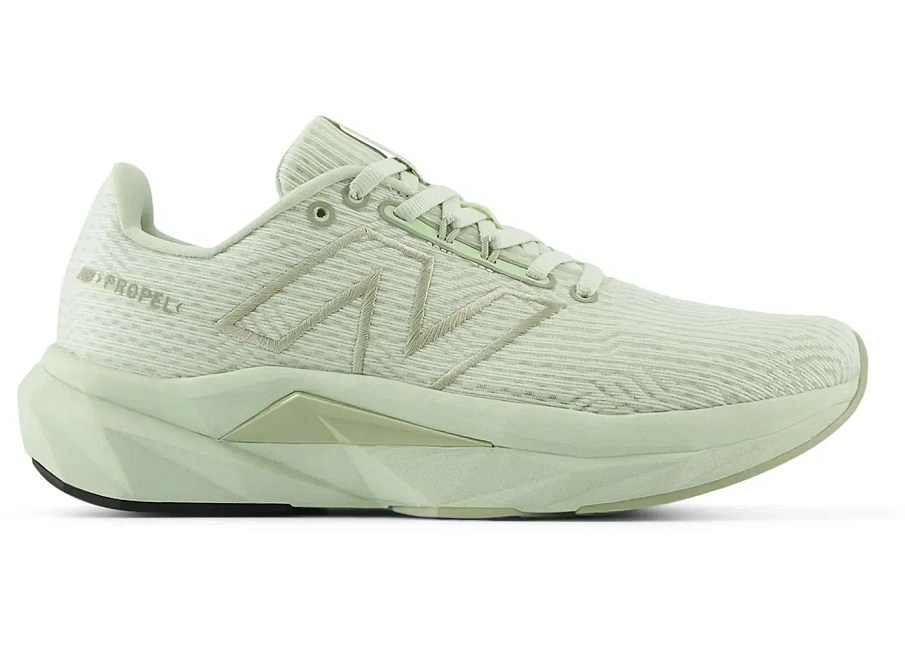 Фото № 1 с приближением к товару «‎New Balance FuelCell Propel v5»