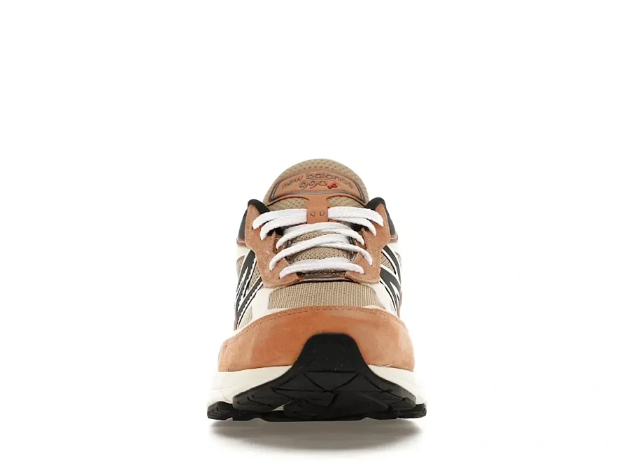 Фото № 2 с приближением к товару «‎New Balance 990v6»