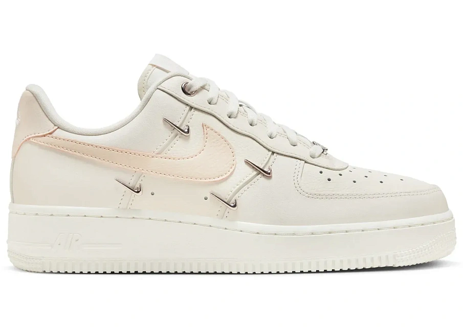 Фото № 1 с приближением к товару «‎Nike Air Force 1 Low '07 LX Guava Ice Mini Gold Swooshes »