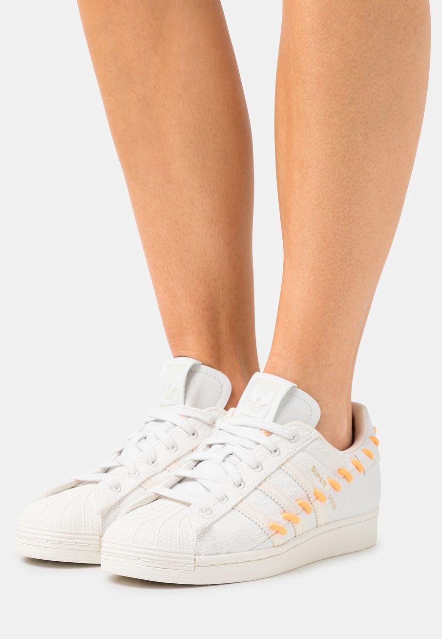 Фото № 2 с приближением к товару «‎Adidas Superstar »