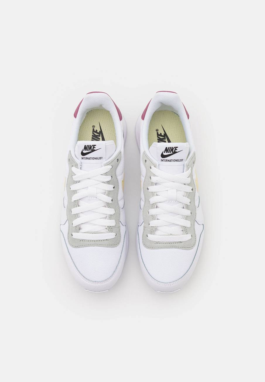 Фото № 5 с приближением к товару «‎Nike Internationalist »