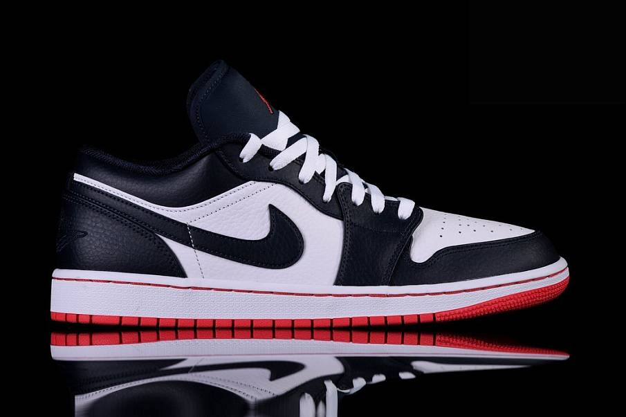 Фото № 1 с приближением к товару «‎Nike Air Jordan 1 Retro Obsidian »