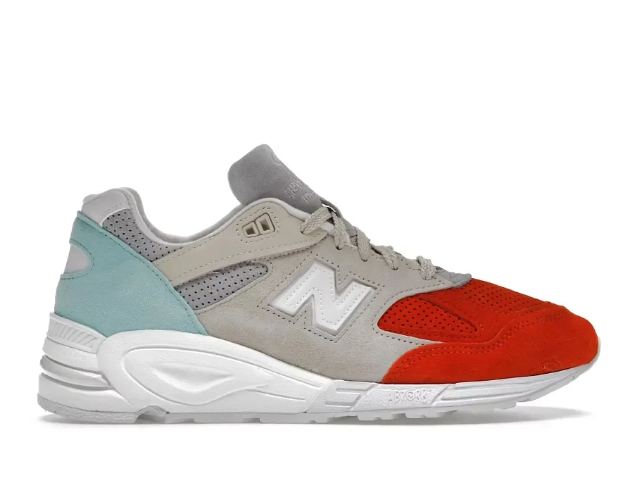 Фото № 1 с приближением к товару «‎New Balance 990v2»