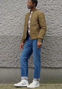 Фото № 2 с приближением к товару «‎AIR JORDAN 1 MID»