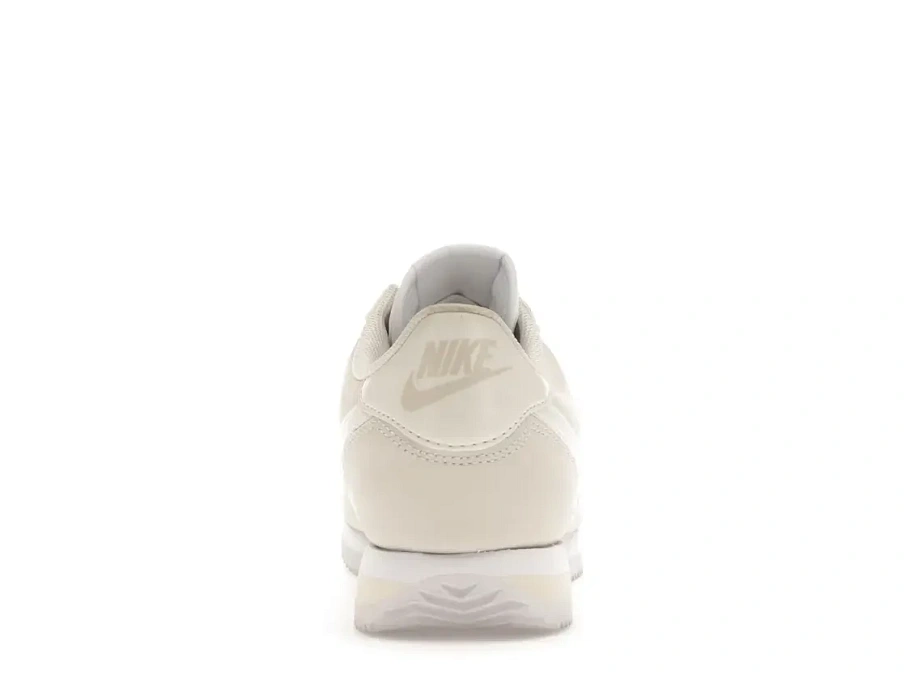 Фото № 4 с приближением к товару «‎Nike Cortez»