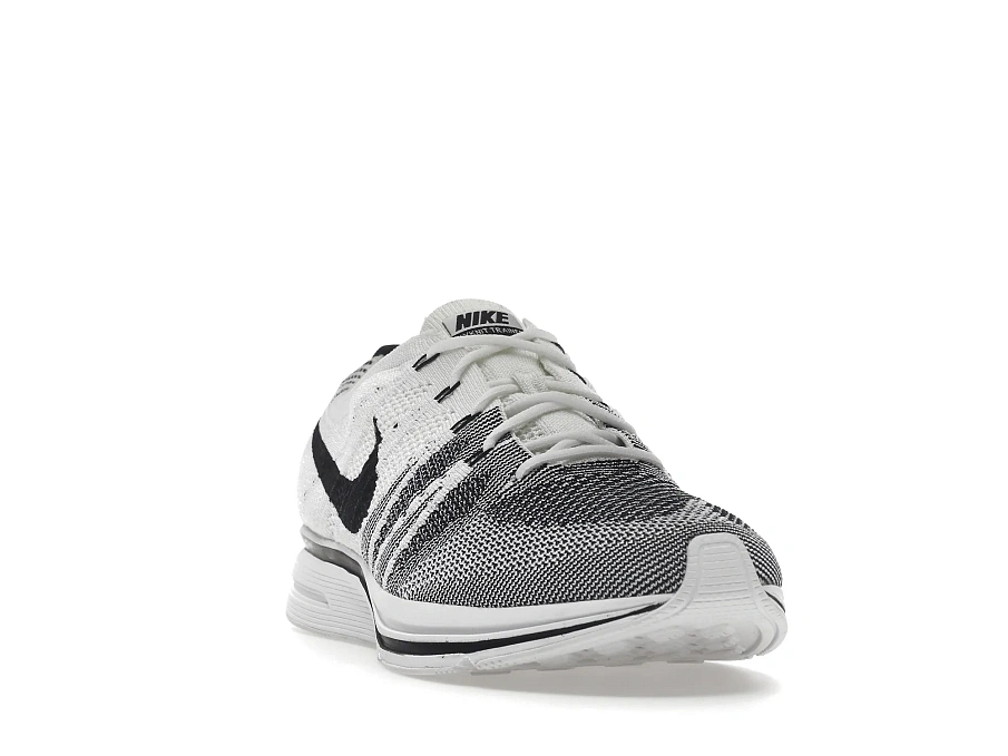 Фото № 3 с приближением к товару «‎Nike Flyknit Trainer White Black (2017)»