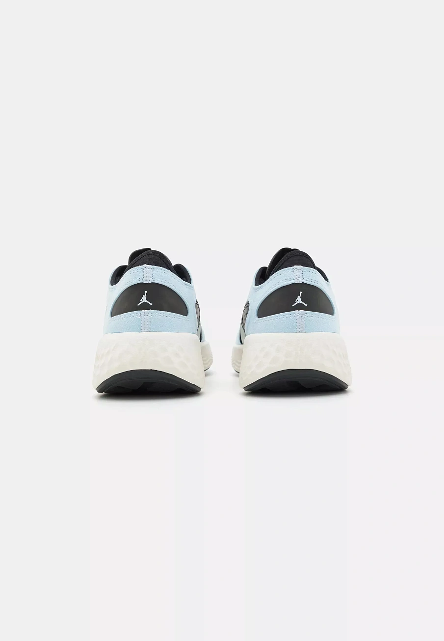 Фото № 3 с приближением к товару «‎WMNS JORDAN DELTA 3 LOW»