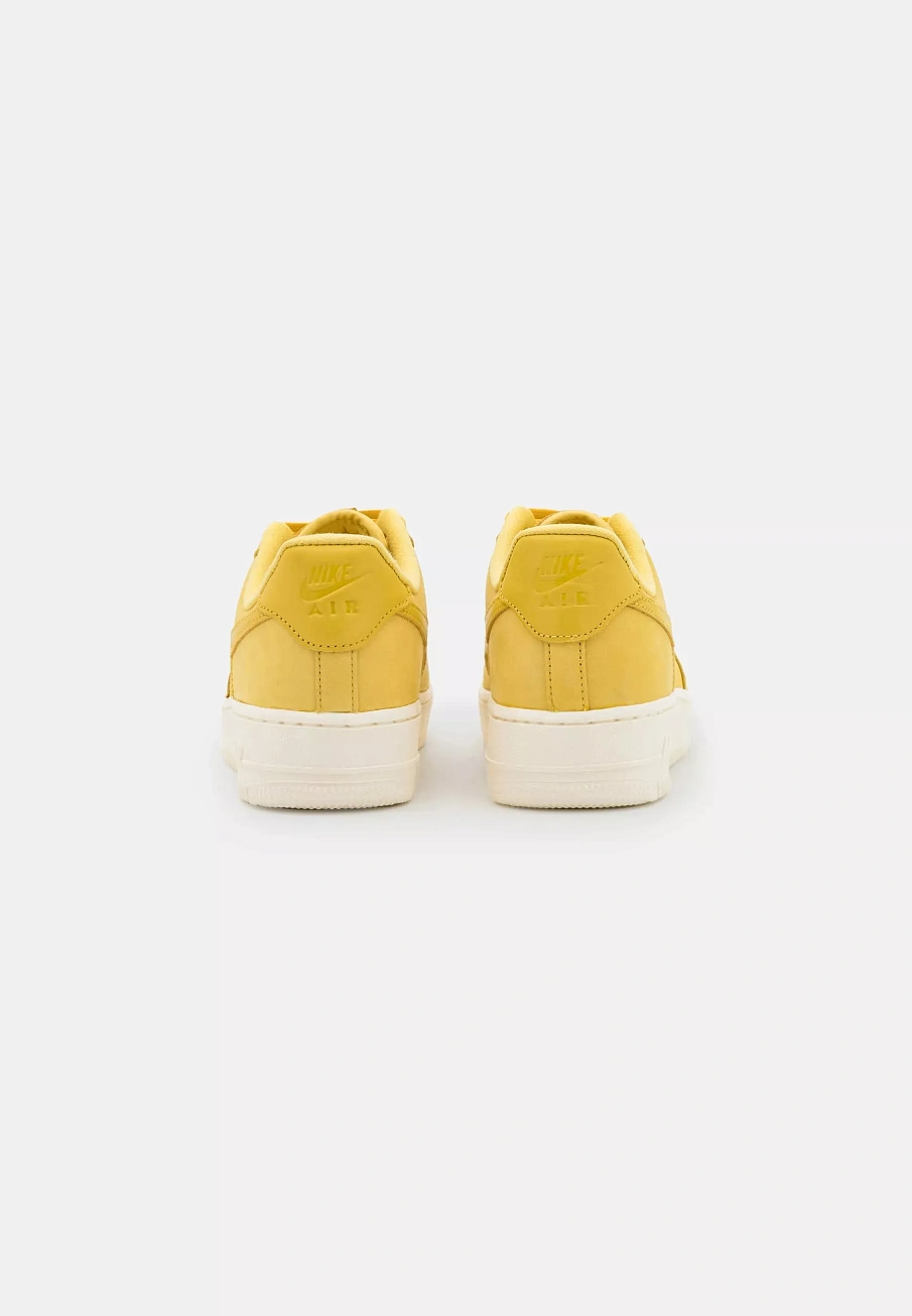 Фото № 3 с приближением к товару «‎NIKE AIR FORCE 1 PREMIUM»