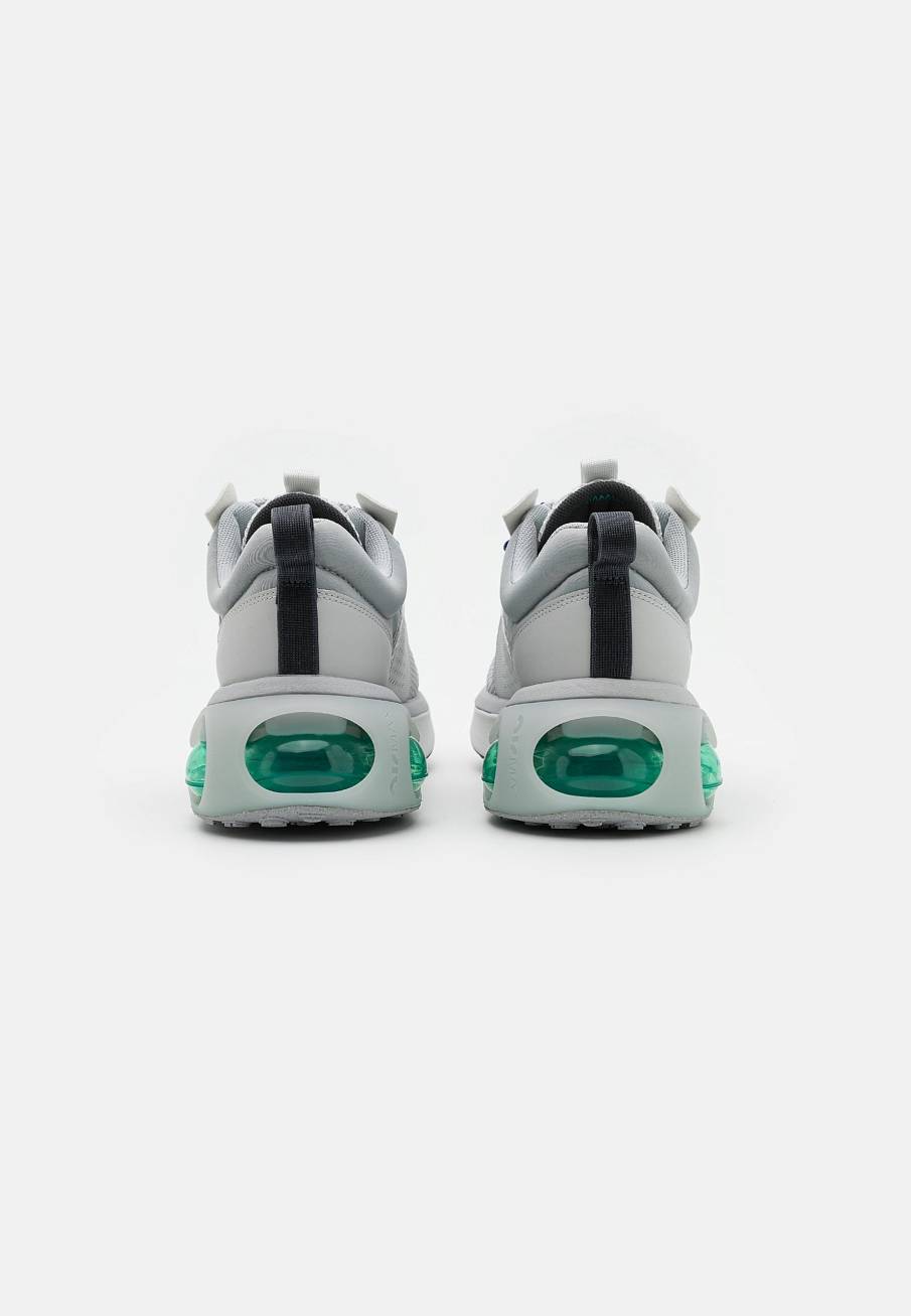 Фото № 3 с приближением к товару «‎Nike Air Max Sphere »