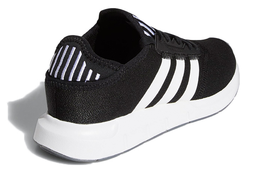 Фото № 4 с приближением к товару «‎adidas originals Swift Run X Wmns BlackWhite»
