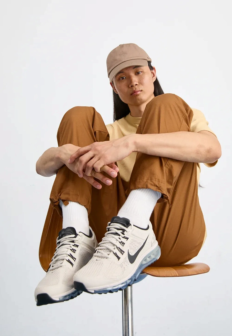 Фото № 3 с приближением к товару «‎AIR MAX 2013»