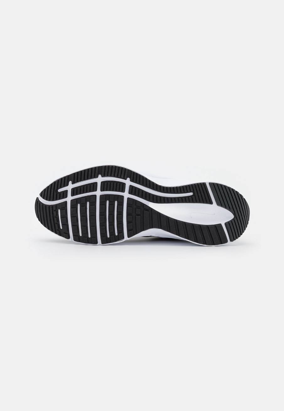 Фото № 5 с приближением к товару «‎Nike Quest 4»