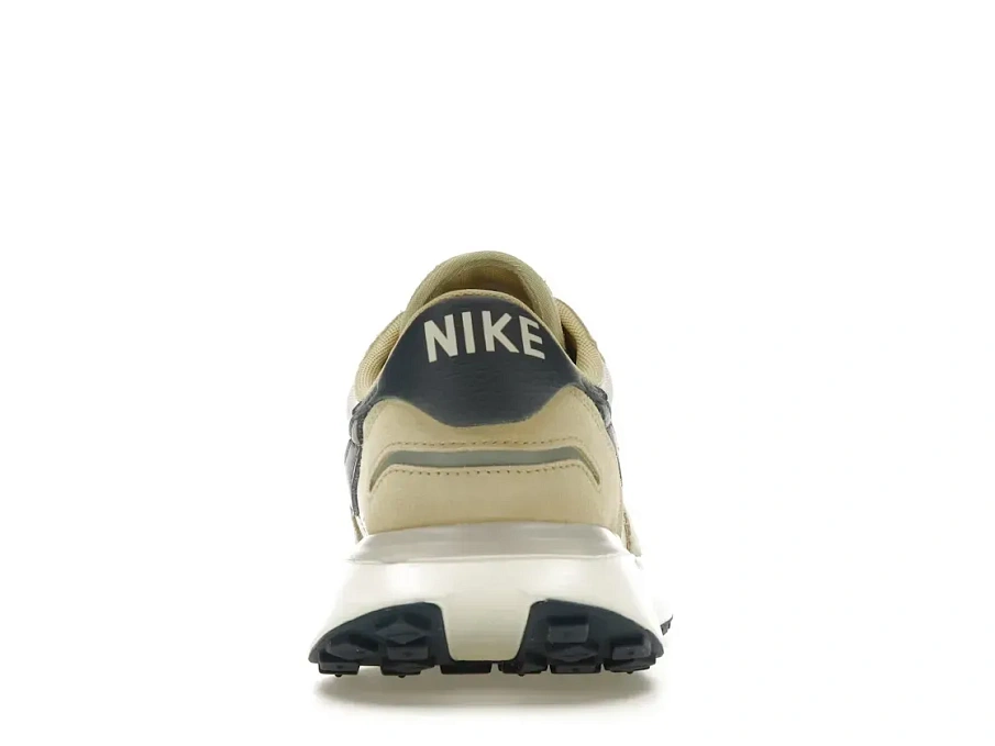 Фото № 4 с приближением к товару «‎Nike Phoenix Waffle»