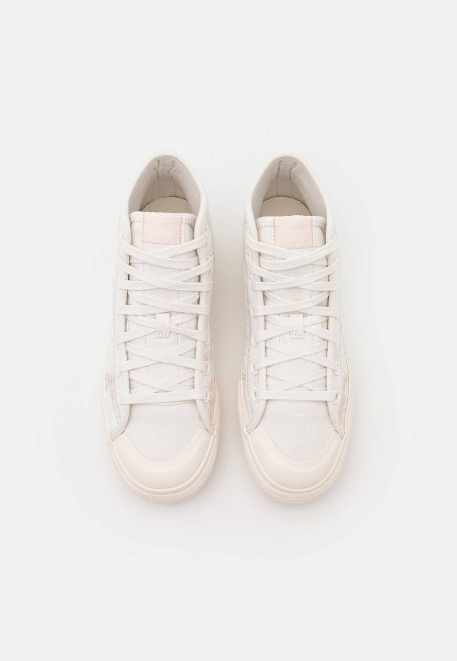 Фото № 5 с приближением к товару «‎Adidas Nizza Platform »