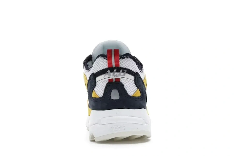 Фото № 4 с приближением к товару «‎New Balance 827 Abzorb»