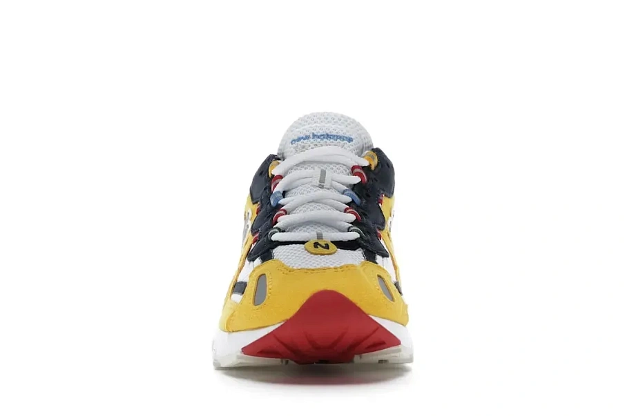 Фото № 2 с приближением к товару «‎New Balance 827 Abzorb»