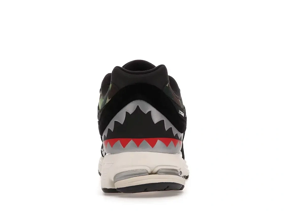 Фото № 4 с приближением к товару «‎New Balance 2002R»