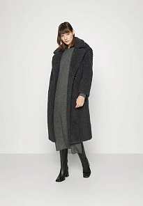 Фото № 2 с приближением к товару «‎GERTRUDE LONG COAT»