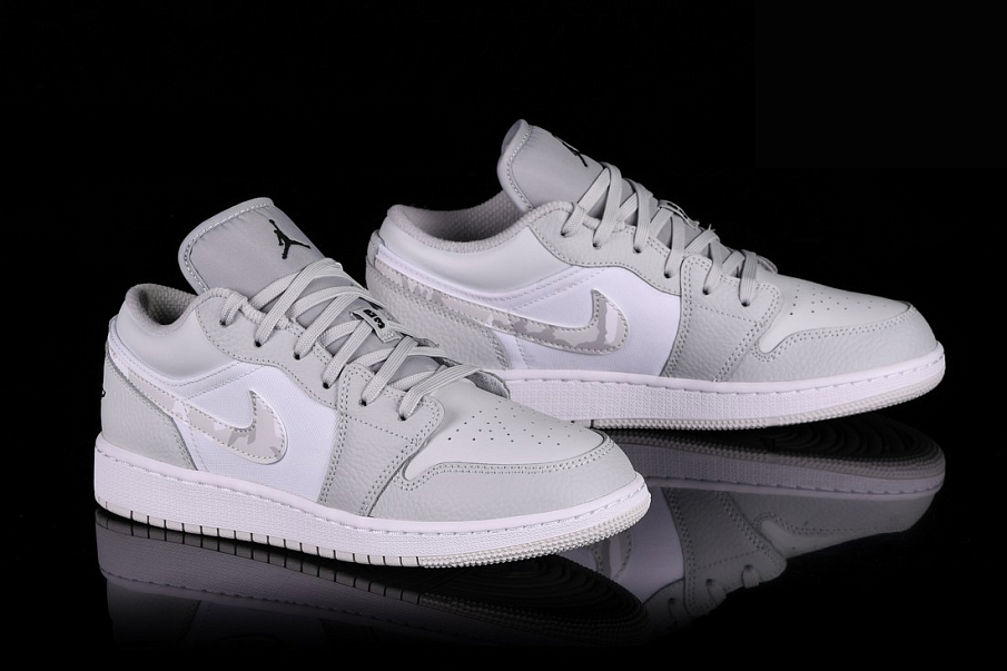 Фото № 2 с приближением к товару «‎Nike Air Jordan 1 Retro SE GS Camo»