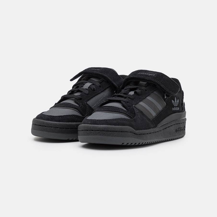 Фото № 5 с приближением к товару «‎Adidas Forum »