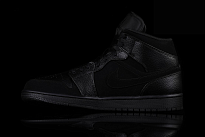 Фото № 3 с приближением к товару «‎Nike Air Jordan 1 Retro Triple »