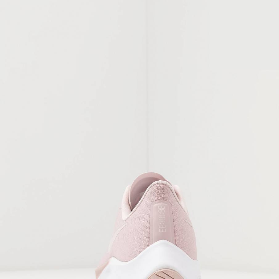 Фото № 4 с приближением к товару «‎Nike Air Zoom Pegasus 37»
