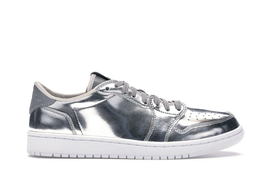 Фото № 1 с приближением к товару «‎Jordan 1 Retro Low Pinnacle Metallic Silver»