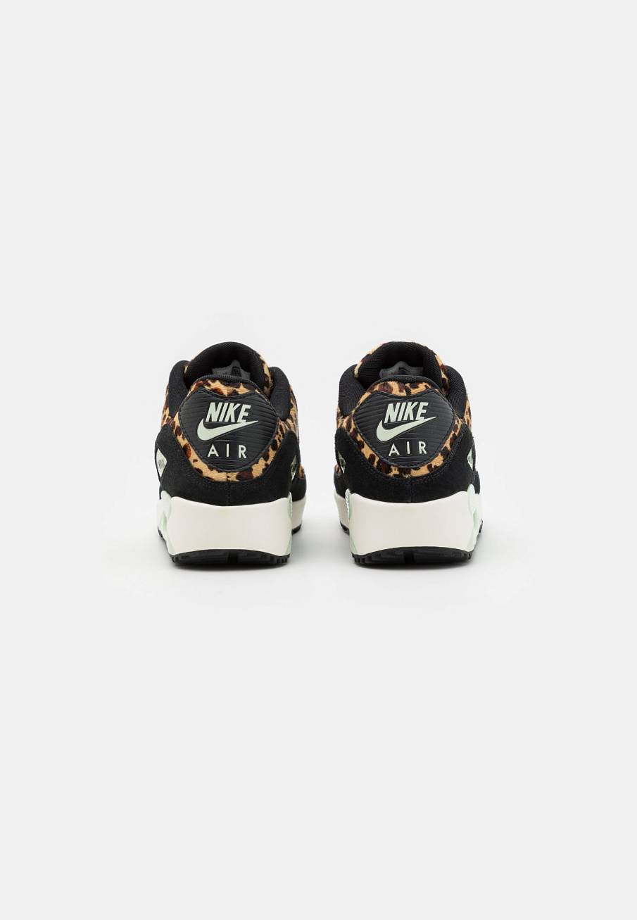 Фото № 3 с приближением к товару «‎Nike Air Max 90 G»