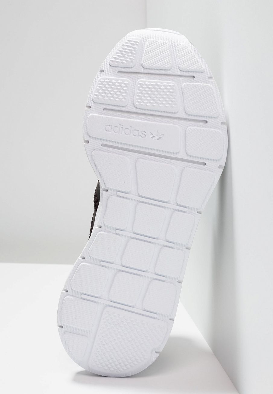 Фото № 5 с приближением к товару «‎Adidas Swift »