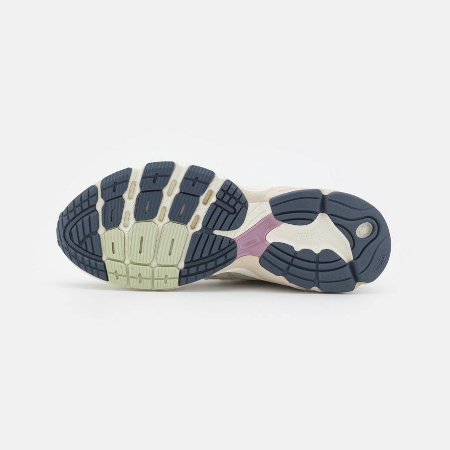 Фото № 5 с приближением к товару «‎Adidas Astir »