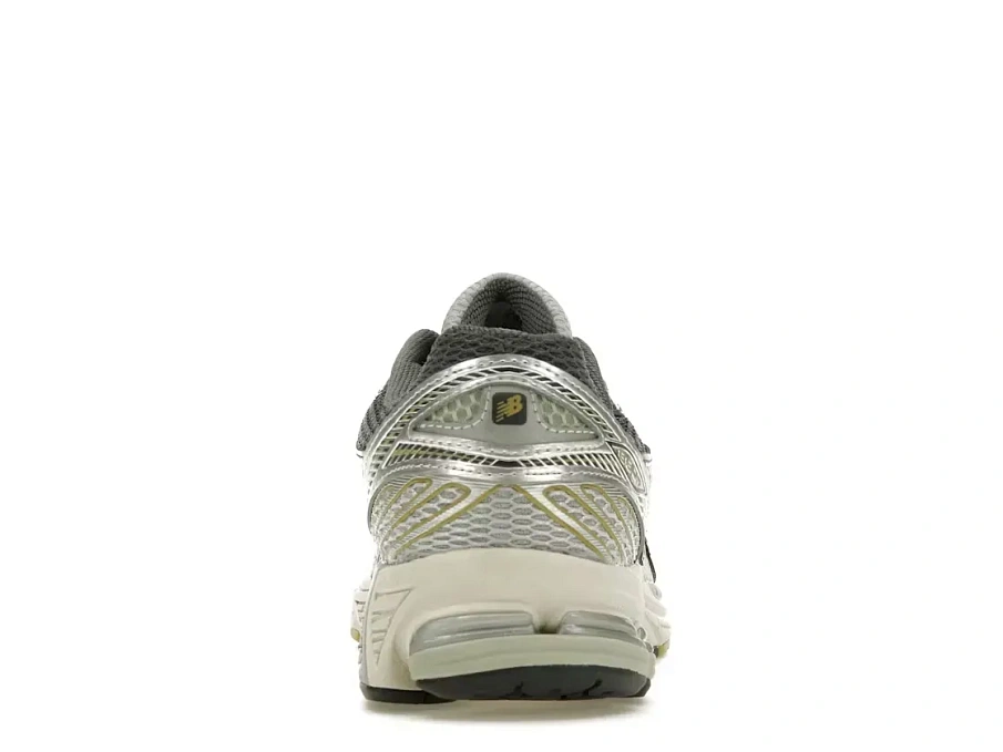 Фото № 4 с приближением к товару «‎New Balance 860v2»