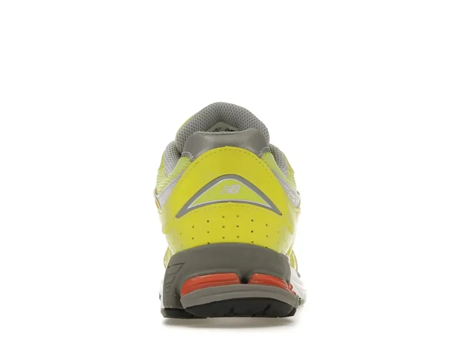 Фото № 4 с приближением к товару «‎New Balance 2002R»