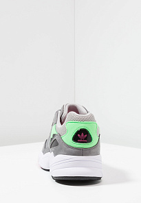 Фото № 4 с приближением к товару «‎Adidas Yung-96 »