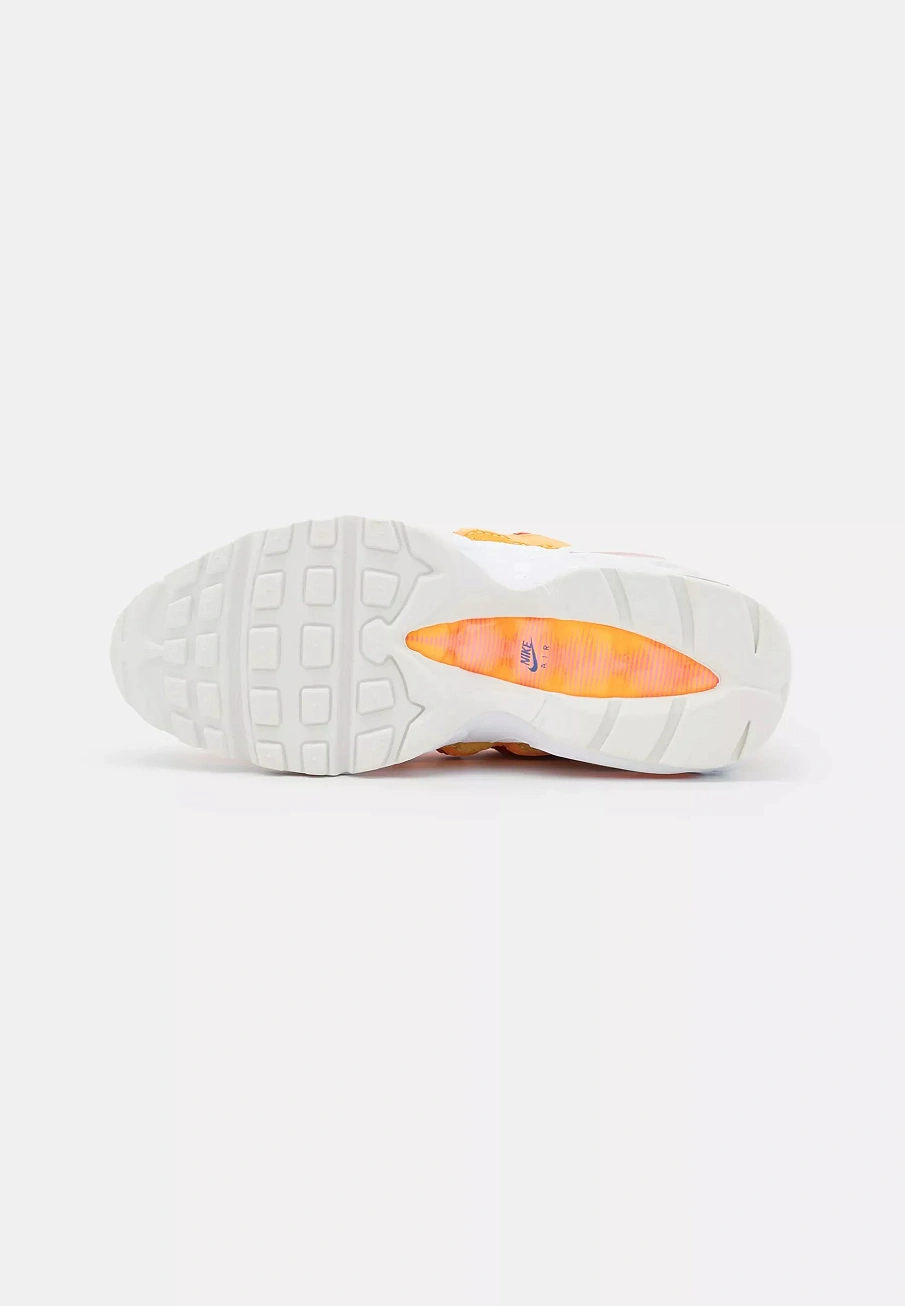 Фото № 2 с приближением к товару «‎AIR MAX 95»