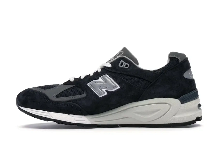 Фото № 3 с приближением к товару «‎New Balance 990v2»