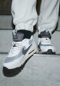 Фото № 4 с приближением к товару «‎WMNS AIR MAX 90 FUTURA»
