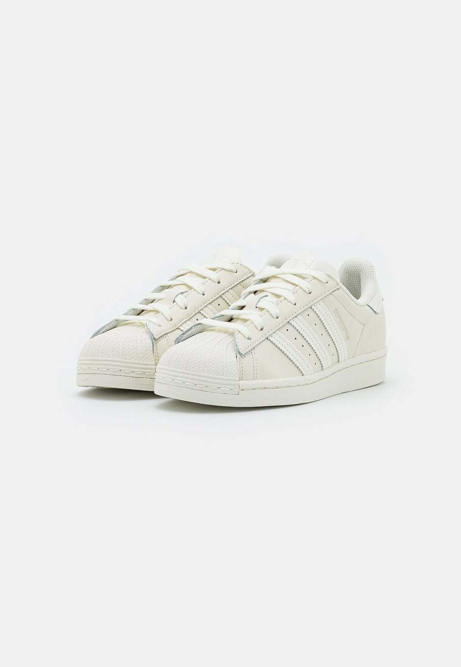Фото № 3 с приближением к товару «‎Adidas Superstar »