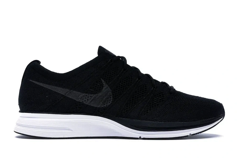Фото № 1 с приближением к товару «‎Nike Flyknit Trainer Black White (2018)»