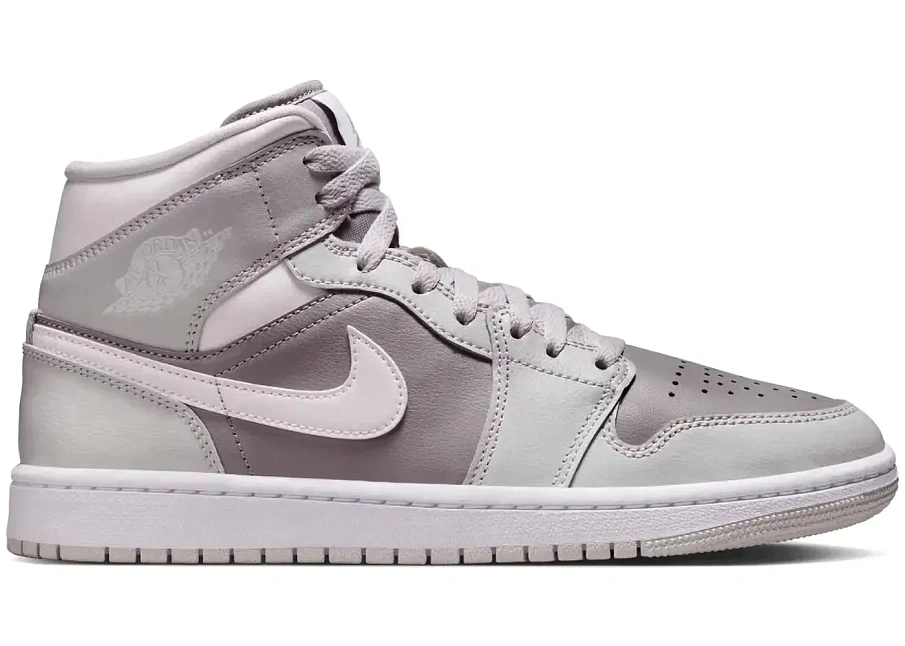 Фото № 1 с приближением к товару «‎Jordan 1 Mid»