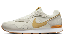 Фото № 1 с приближением к товару «‎ Nike Venture Runner Running shoes»