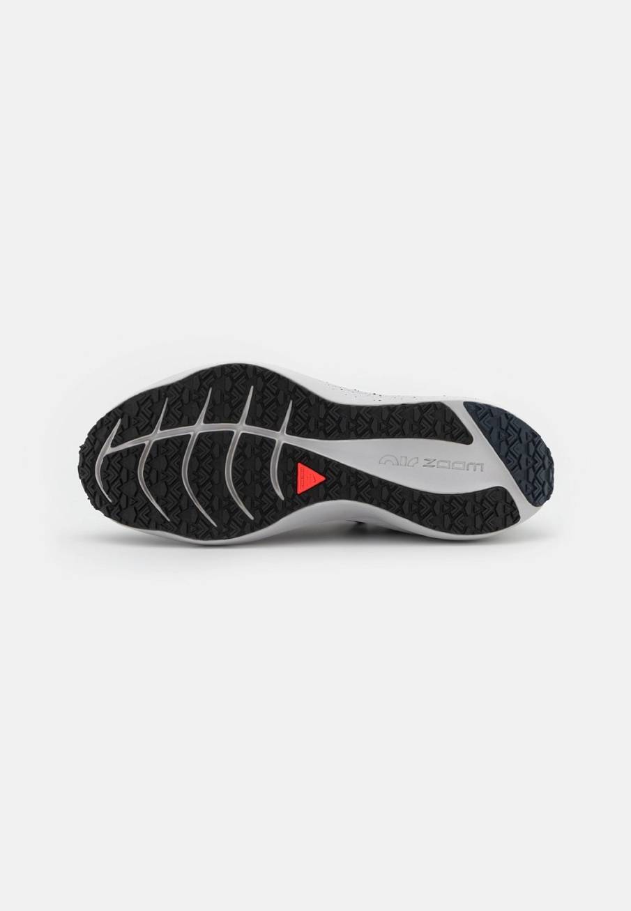 Фото № 4 с приближением к товару «‎Nike Zoom Winflo 8 Shield»