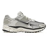 Фото № 1 с приближением к товару «‎Nike Zoom Vomero 5 Photon Dust Metallic Silver »