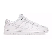 Фото № 1 с приближением к товару «‎Nike Dunk Low Triple White (2021) »