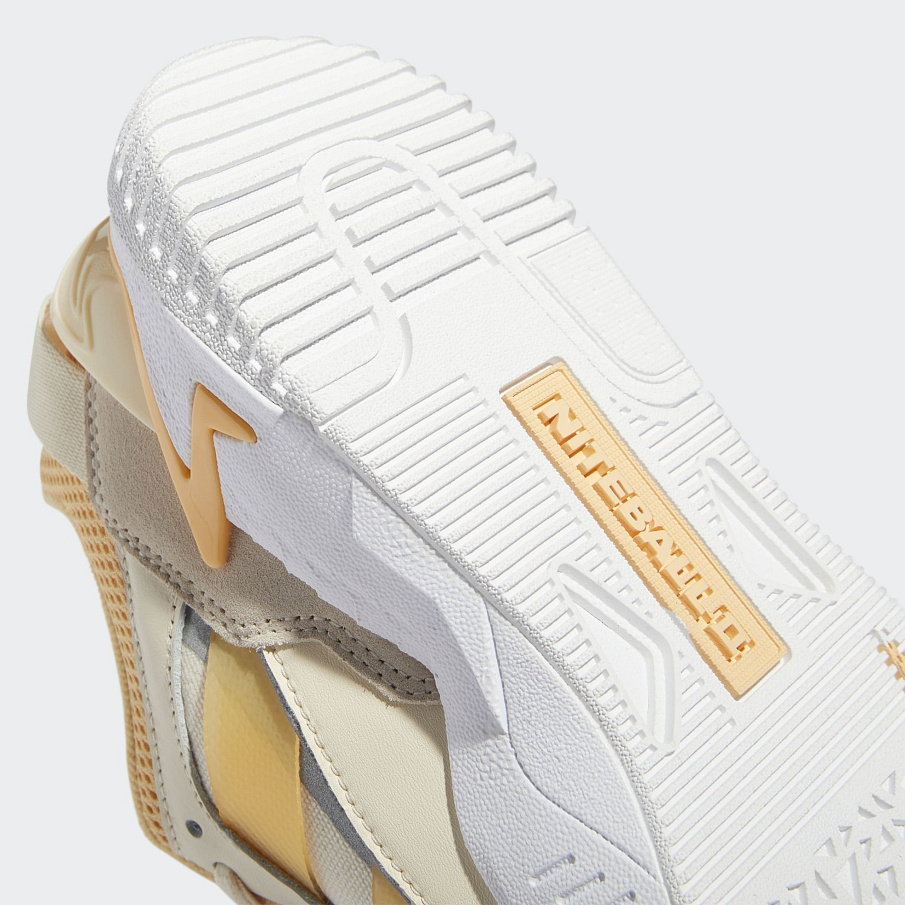 Фото № 3 с приближением к товару «‎Adidas »