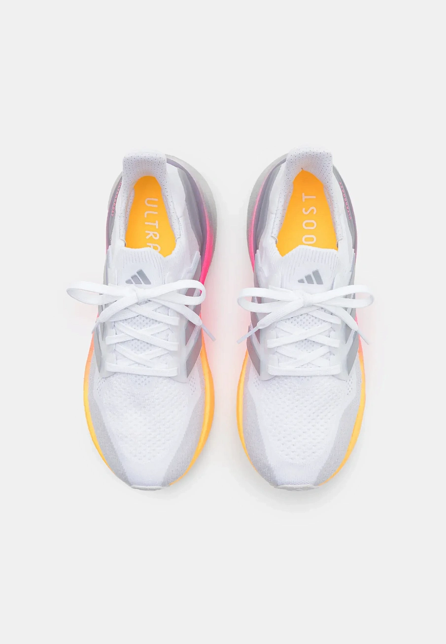 Фото № 4 с приближением к товару «‎ULTRABOOST 5»