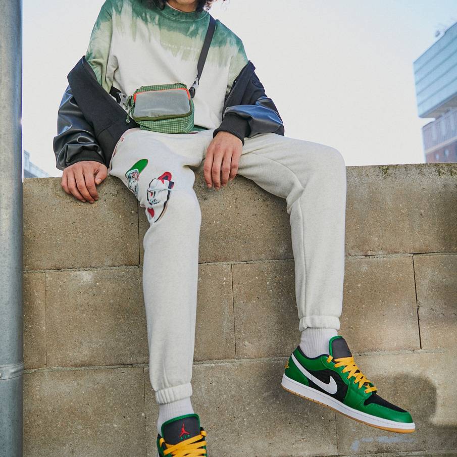 Фото № 3 с приближением к товару «‎Air Jordan 1 »